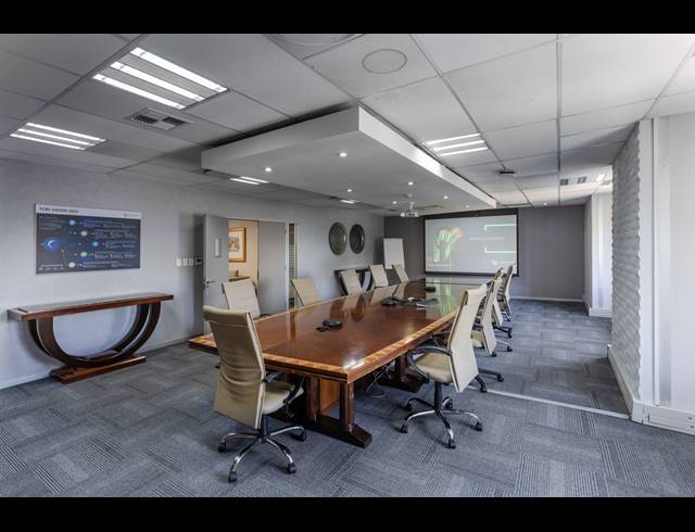 5,571M² OFFICE TO LET IN HYDE PARK